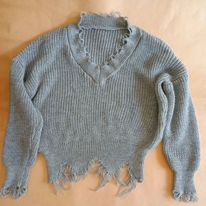 Medium Cable knit sweater in Grey.